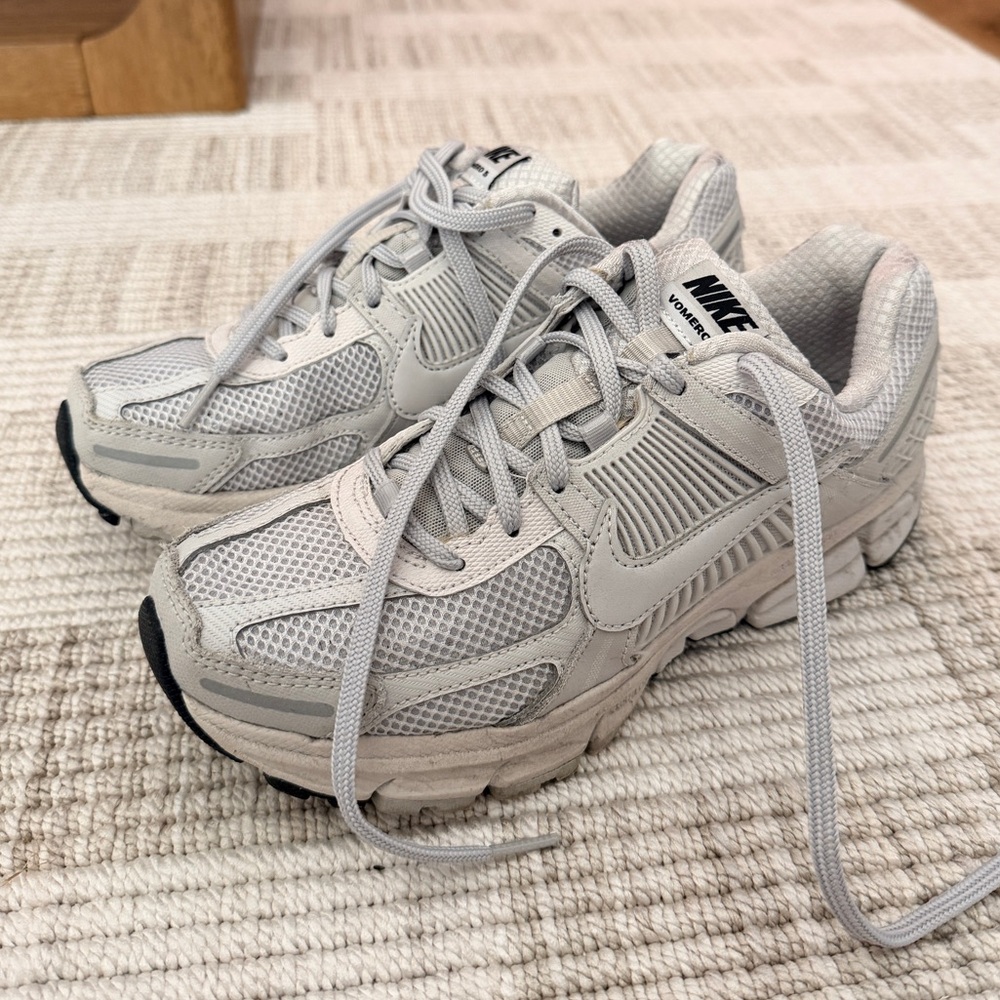 Nike Light Gray Running Shoes